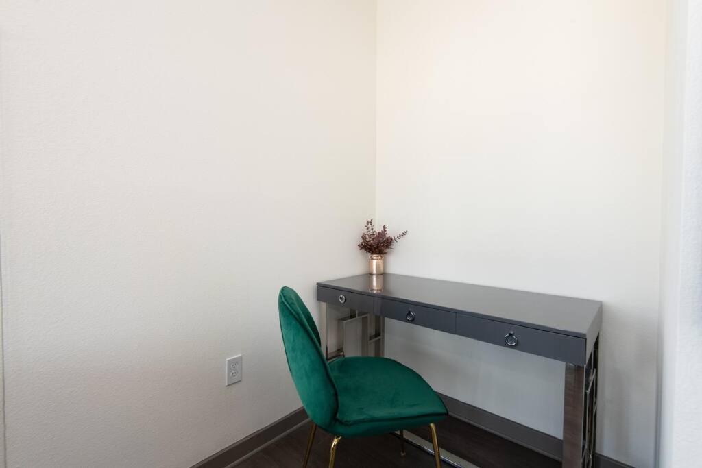 Centrally Located Apartments With Free Parking Glendale Eksteriør billede